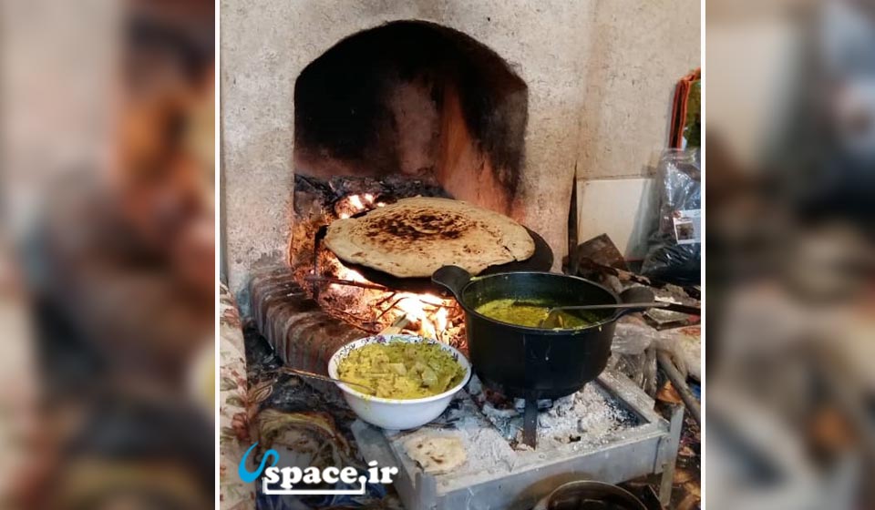 پخت غذا با آتش در اقامتگاه بوم گردی اودرج - رفسنجان - روستای اودرج